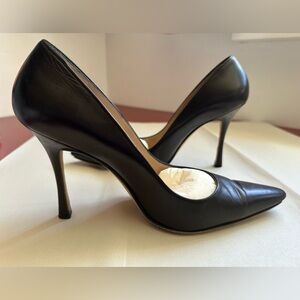 Manolo Blahnik Size 41 Gorgeous Black Soft Leather Pumps with 4” Heel. Stunning!